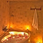 kapadokya-balayi-suiti-sari-oda-banyo