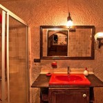 kapadokya-oyku-evi-kirmizi-oda-banyo