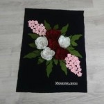 el-yapimi-kece-cicekler-ile-suslenmis-ceyizlik-masa-ortusu