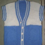 mavi-beyaz-erkek-bebek-yelegi