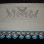 mavili-beyazli-dantel-kenar-modeli