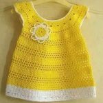 sari-cicek-suslu-bebek-dantel-elbise