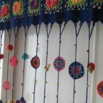 cicek-motifli-orgu-kapi-ustu-perde