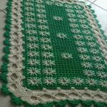 yesil-beyaz-dikdortgen-orgu-paspas