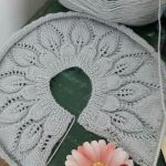 gri-yaprakli-bebek-yelek-roba