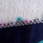 kibar-cicekli-zarif-igne-oyali-yazma