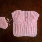 yeni-dogan-bebek-patikli-pembe-yelek