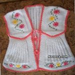 yeni-moda-bebek-yelekler-islenmis